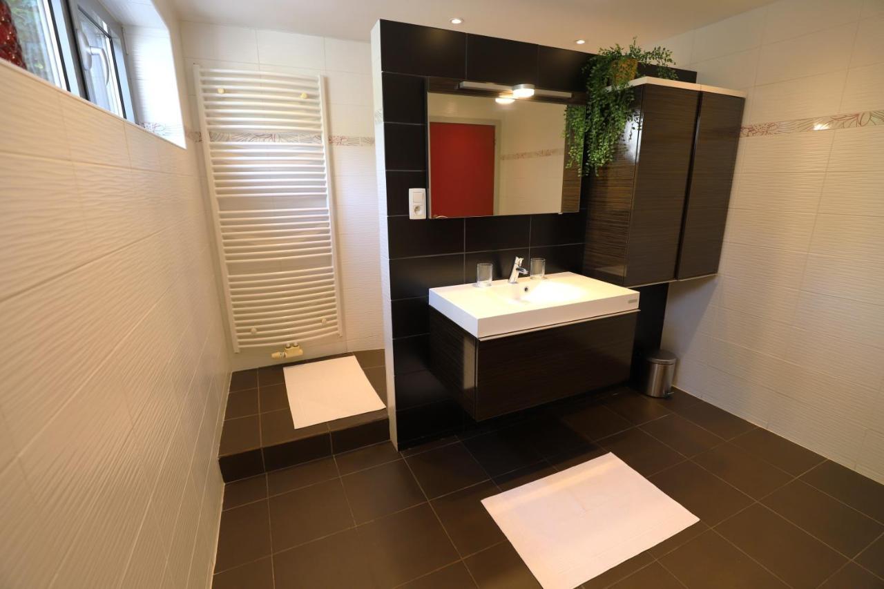Aux Berges Du Bocq Villa Yvoir Екстериор снимка
